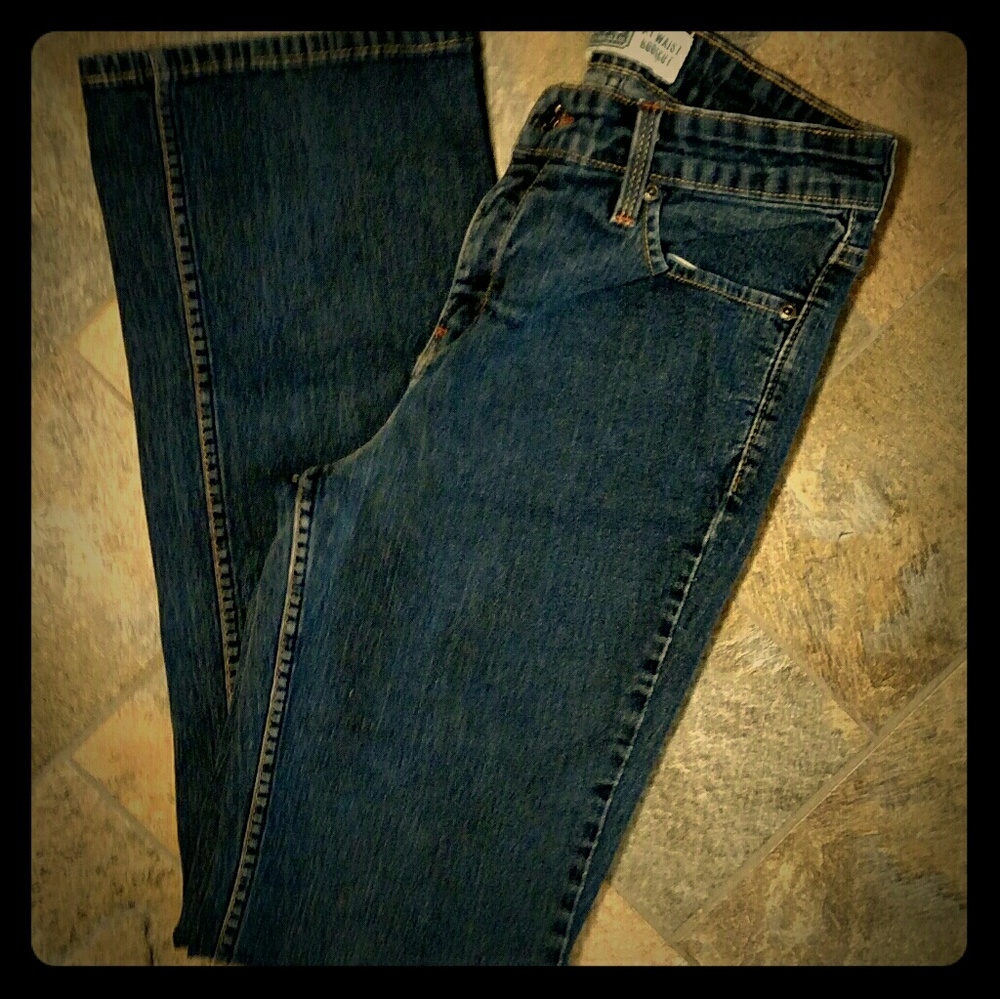 Signature Levi's at waist boot cut size 8 jeans